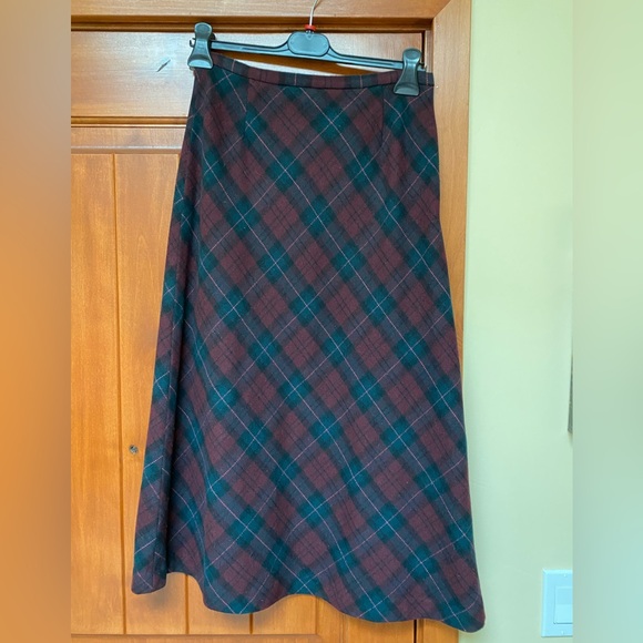Eddie Bauer size 6 plaid midi wool blend skirt very gently used, no flaws - Picture 3 of 5